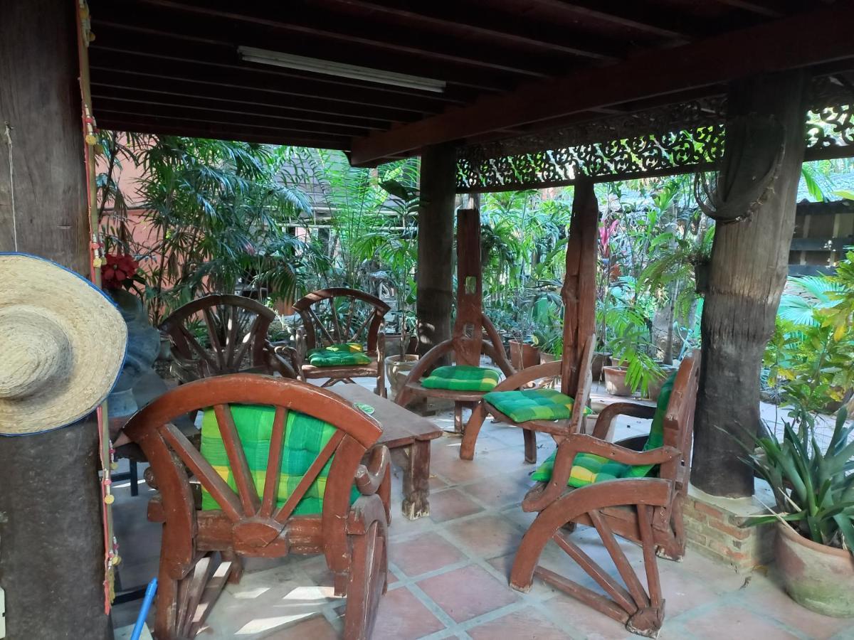 Teak House Chiang Mai Hotel Exterior photo