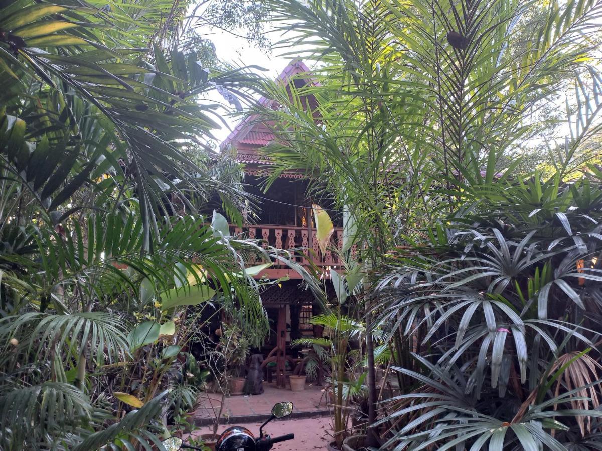 Teak House Chiang Mai Hotel Exterior photo