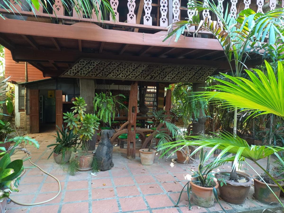 Teak House Chiang Mai Hotel Exterior photo