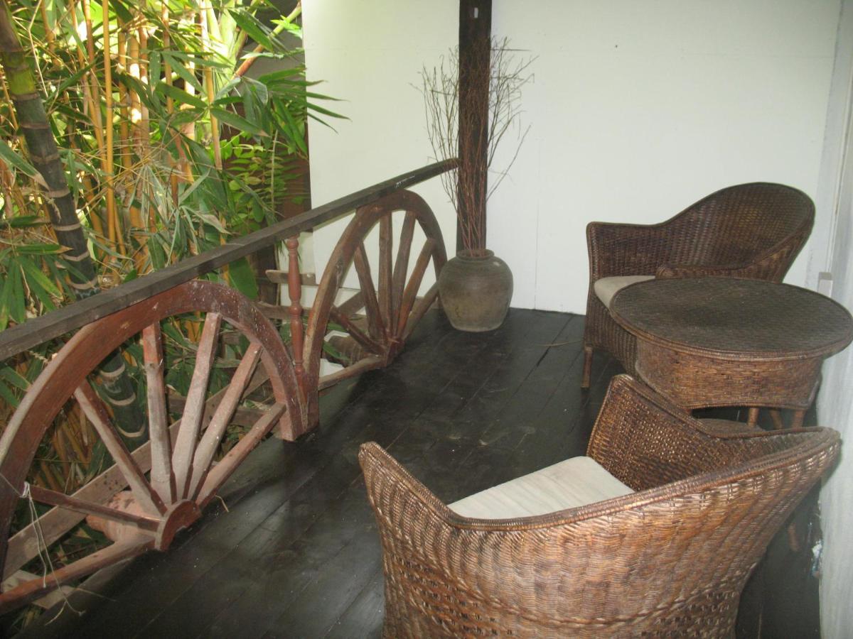 Teak House Chiang Mai Hotel Exterior photo